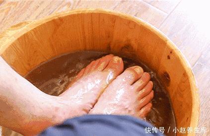 喝啤酒|喝啤酒后,多长时间去“排尿”,说明肾脏比较强吗?