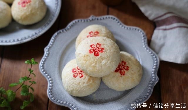 老少皆宜|中式月饼最爱这款,层层酥脆,鲜嫩多汁,做给家人吃,老少皆宜!