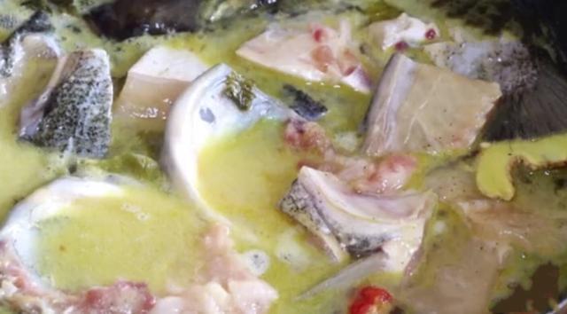  爽口|大厨手把手教你酸菜鱼的正宗做法，滑嫩鲜美，酸辣爽口，超级下饭