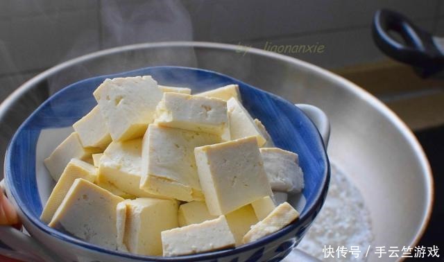 好吃|豆腐不用炒不用煮,放碗里一蒸,比水蒸蛋还爽滑!