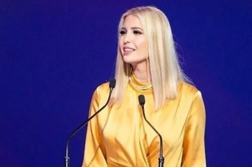  养眼|伊万卡不愧是国际一枝花，身穿“黄金甲”太霸气，与迪拜最帅王子同框真养眼