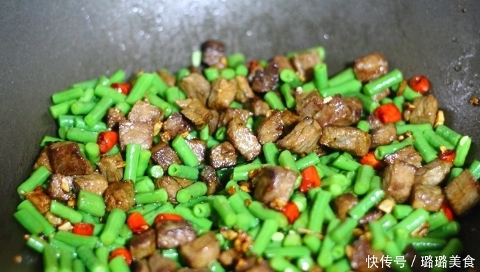  季菜|豇豆这么炒一盘都不够吃，开胃又下饭，应季菜抓住机会要多吃！