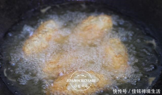 小女孩|跟七岁小女孩学炸鸡翅,注意裹粉步骤,鸡翅表面能起鳞