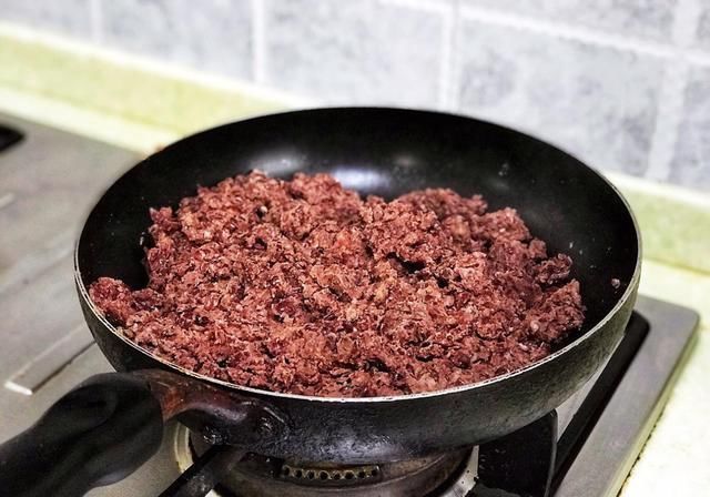 红豆|教你红豆的新吃法,不榨汁,不煮粥,香甜酥脆,出锅比吃肉还香