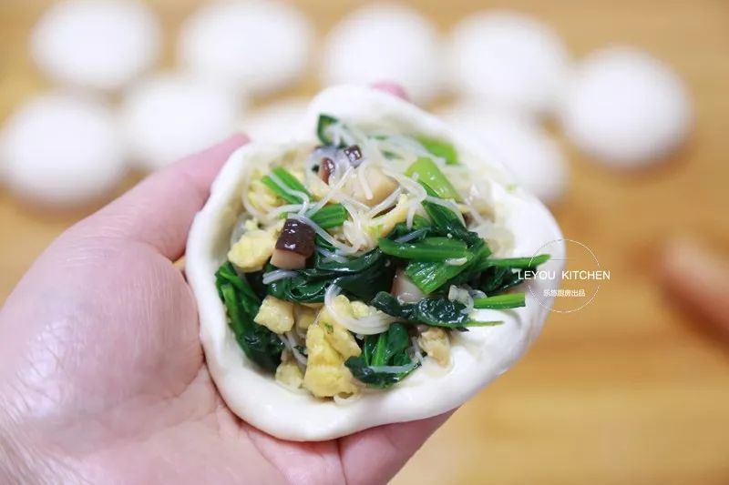  静置|在家做馅饼，和面很重要，照着做馅饼皮薄馅大，放凉了也软软的