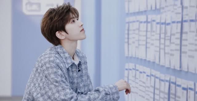 成熟|蔡徐坤久违上热搜,时隔两年再回训练营,对比照成熟不少