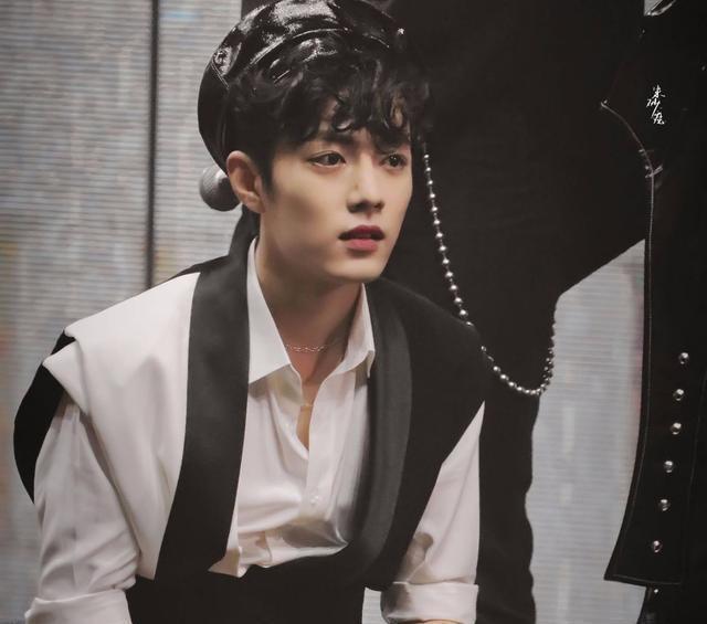 肖战的镜头|肖战参加《王牌对王牌》粉丝感叹幸福来得太突然，支持正能量吧