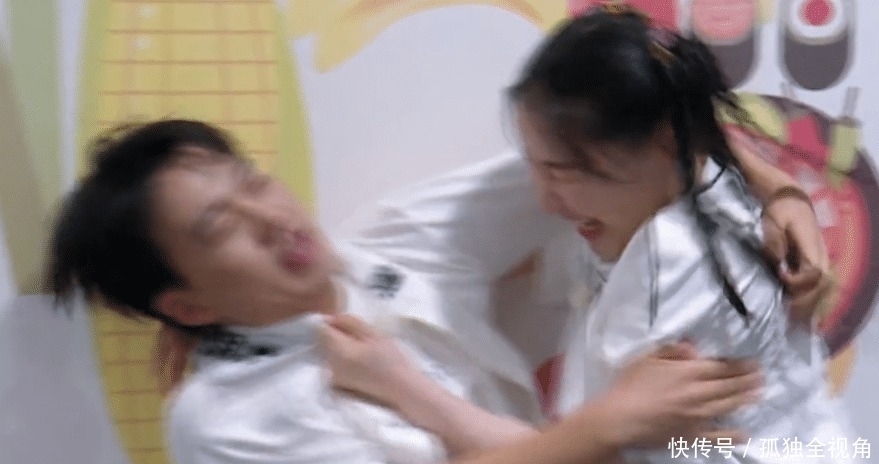 金靖的名牌|《跑男8》郭麒麟撕下金靖名牌,见他撕完后的举动,细节暴露人品