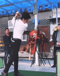 可行|搞笑GIF：妹子这一招，抓苍蝇可行吗？