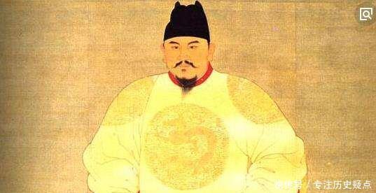 皇帝|大臣用脚压住皇帝的龙袍，逃过杀身之祸，其他大臣都丧命了！