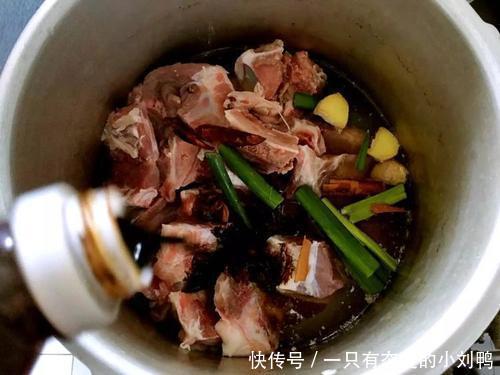  肉食|肉食爱好者福音，好吃到哭的酱骨头做法，快拿小本记下来！