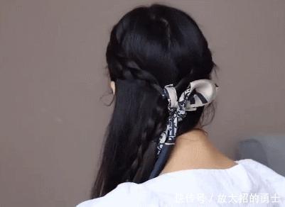  头发|别再披头散发了！初秋超火的5款编发，谁扎谁好看！