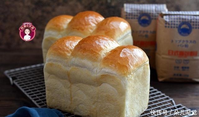 吐司|做两个超柔软的吐司,低糖少油,手撕切片都特棒,方子值得收藏