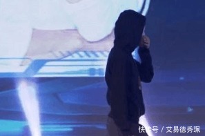 钦佩|郑爽受伤却忍痛出席发布会, 敬业的让人钦佩!