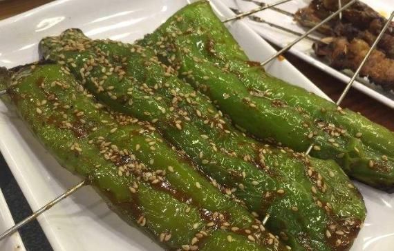 忘掉的美食就|烧烤中容易被忘掉的4种美食,图一误以为不划算,图四老板偷偷吃