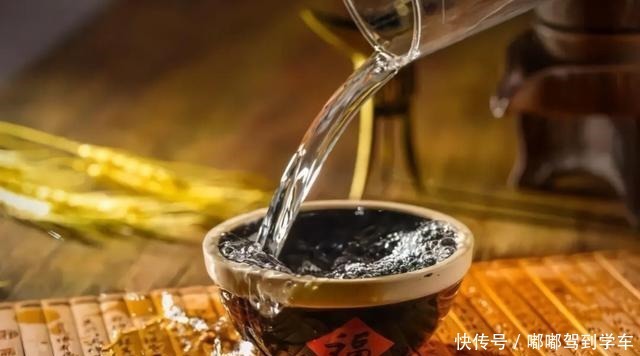 酒友|酒友必看!白酒不管啥牌子,瓶身有这串“符号”,就是酒精勾兑酒