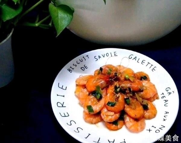  大虾|大虾不要再水煮了！这样做好吃10倍，孩子忍不住多吃半碗饭！