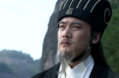 官职|街亭之战后,诸葛亮从丞相自贬官职为右将军,为何说是自贬三级?