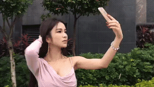 搞笑|搞笑GIF：宝宝你应该直接赶走丈母娘！坐中间！