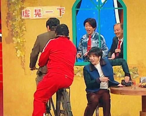 看清|华晨宇参加《王牌》还用替身看清他的笑容,真爱粉都认不出吧