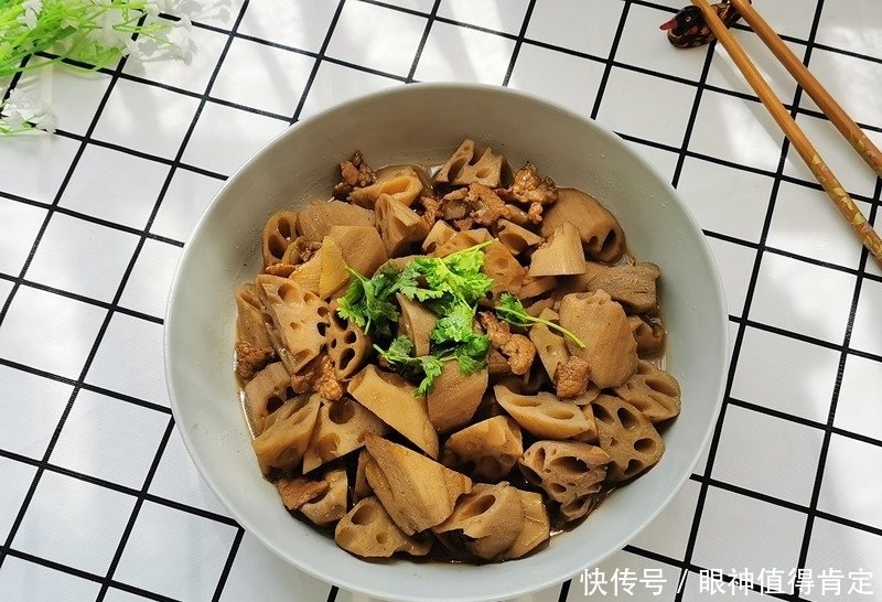 汤汁|初秋,白莲藕这样做又香又面,汤汁拌饭丁点不剩,家人都爱吃!