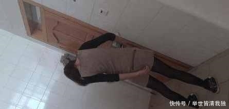 周某|美女如厕时透过“小孔”看到男厕“一条蛇”