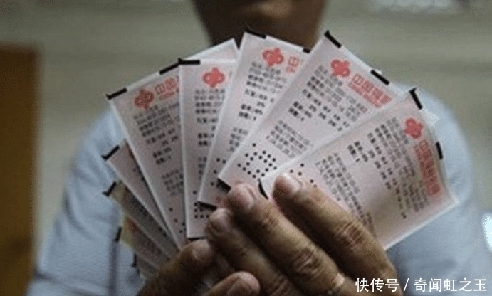 吃饭|穷小伙彩票中大奖，花光积蓄请朋友吃饭，第二天领奖时哭笑不得