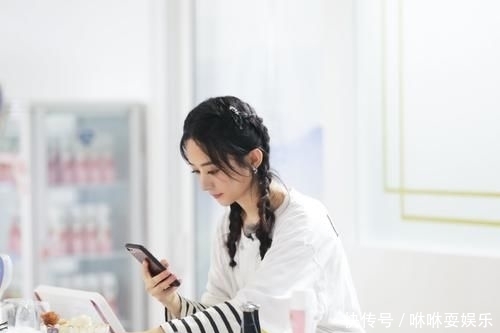  暴露|赵丽颖吃完西瓜后，看看她把西瓜皮扔哪，太暴露素质