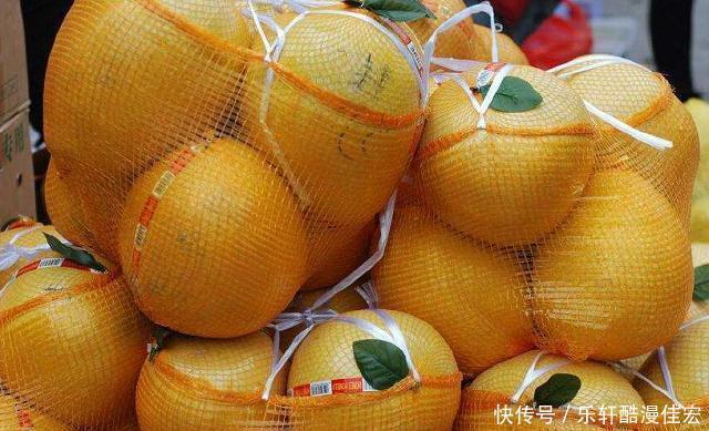 学会|买柚子,挑圆的还是尖的老果农透露学会这4招,柚子甜水分多