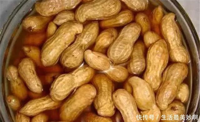 带壳花生|煮花生时,不能直接下锅煮,少了这1步,花生不烂不入味