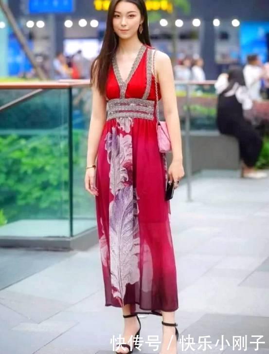 级别|这就是所谓的女神级别,穿这样的连衣裙,让你大方得体更优雅