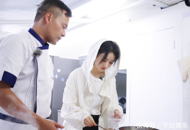  焦躁|录制《中餐厅》有多不容易黄晓明累到脱妆，赵丽颖焦躁到落泪