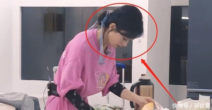 是装不|赵丽颖做美食发现桃子坏了,看清她的处理方法,素养是装不出来的