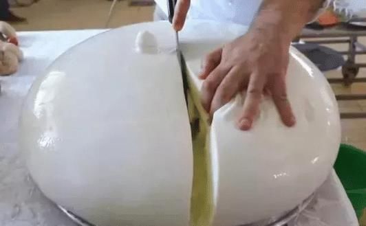 傻眼|网红花800元买“水包子”,用100斤牛奶才做成,切开后“傻眼”了