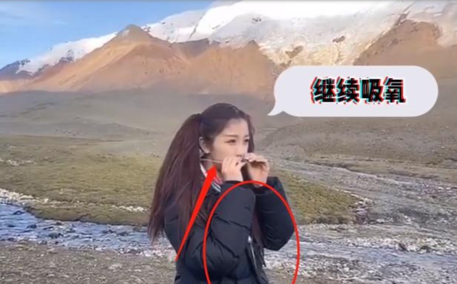 疑在|极挑工作人员夸杨超越可爱不做作,疑在内涵虞书欣,行为有点low