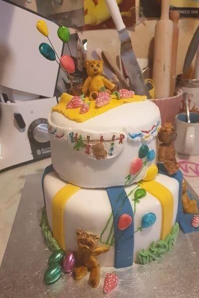 泰迪熊|英国女子网晒豪华双层蛋糕,欲哭无泪,网友围观吐槽不该付钱