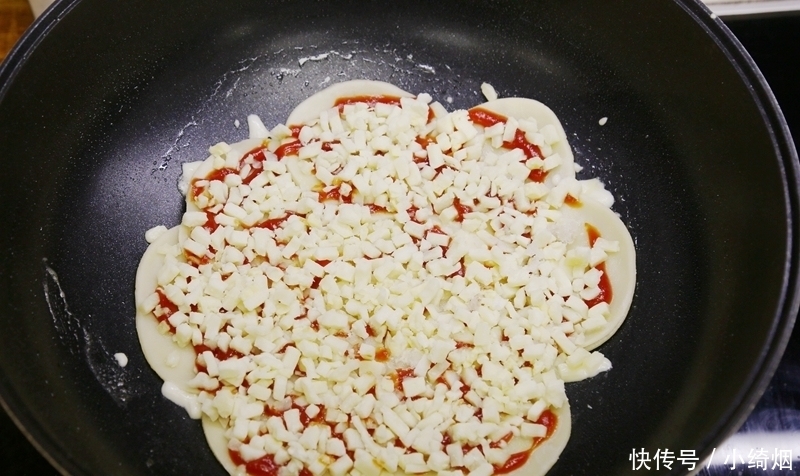 平底锅|平底锅怎么做披萨?不用揉面一次成功,几分钟就出锅,比买的还香