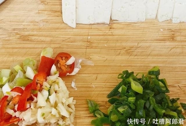 豆腐放到|入秋后，遇见此菜要多吃，2元钱1斤，葱烧才入味