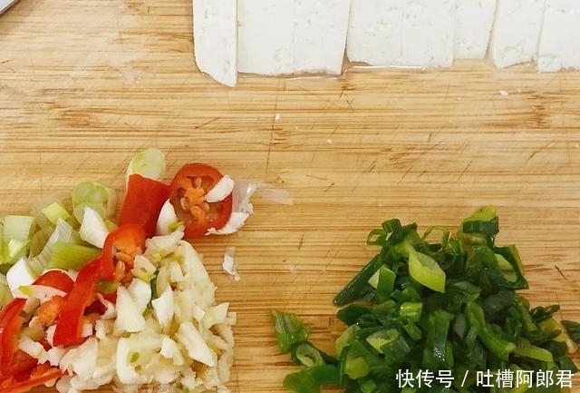豆腐放到|入秋后,遇见此菜要多吃,2元钱1斤,葱烧才入味