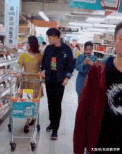 段子|搞笑GIF段子：老婆，你这笑容我看发慌，有啥你就直说吧