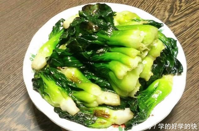 加上一些|炒青菜放热水还是放冷水都错了!加上它一起炒,叶子又嫩又绿