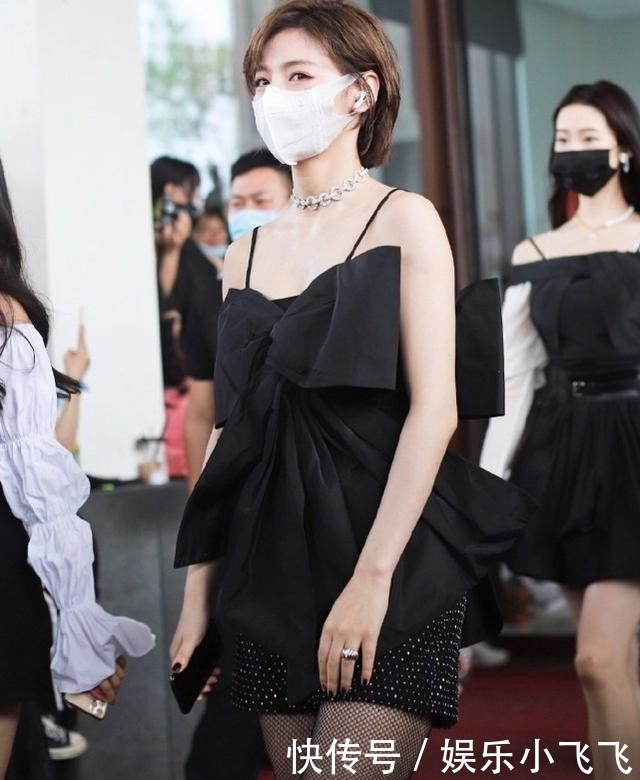 炽热|硬糖少女亮相《炽热的我们》,面对前辈气场十足,陈卓璇险些滑倒