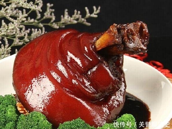 猪蹄|朱元璋欲杀沈万三,指着猪蹄问叫什么?沈万三说了3个字,侥幸逃过一劫!