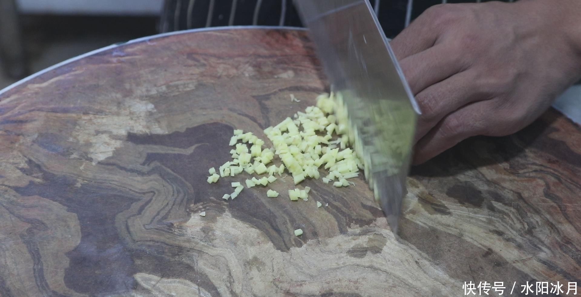 豆腐|大厨分享“剁椒豆腐”的家常做法，开胃下饭，滑嫩入味，越吃越香