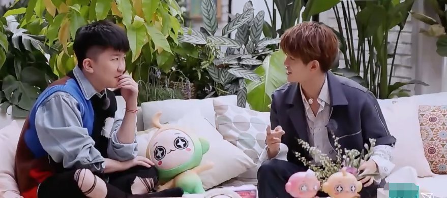 亲爱|任嘉伦上《亲爱的请放松》,打乒乓球翻车,对上张大大耿直过头了