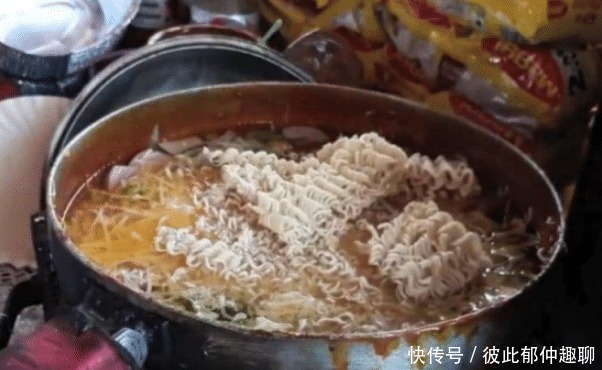 饮食文化|英国美女在中国生活4年，回国后见朋友吃的饭就说：你就吃这些？