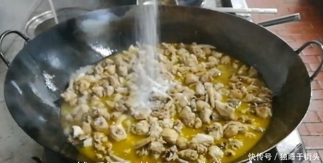 烧鸡|淮扬菜大厨改良员工餐将香菇烧鸡这么做,鲜香微辣,开胃下饭