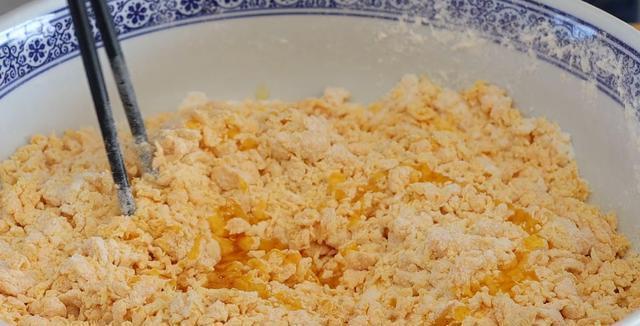 南瓜|半个南瓜一碗面,教你做大麻花,外酥里软,真解馋