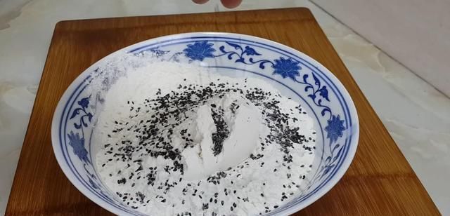 我家|我家面粉就爱这样做,加4个鸡蛋,做法比麻花简单,比油条都好吃