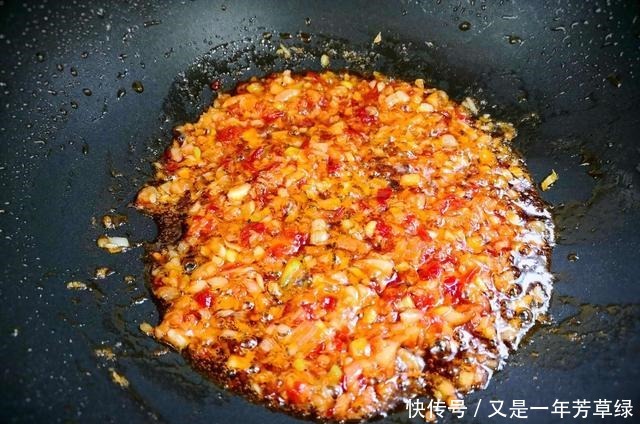 起虎皮|做虎皮青椒时,别直接放油,大厨教你1招,好吃不油腻,比肉还香